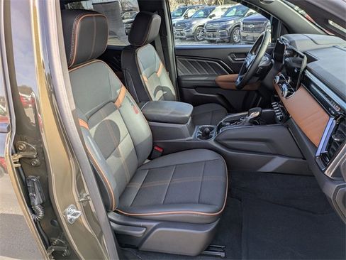 Used 2025 GMC Canyon AT4 image 20