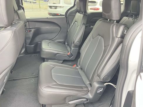 New 2026 Chrysler Pacifica Select FWD image 24