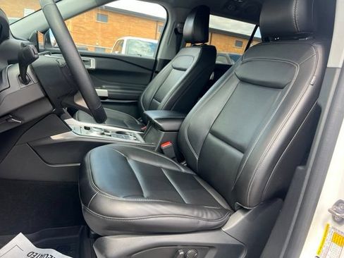 Certified 2024 Ford Explorer XLT w/ Equipment Group 202A AWD/4WD image 18