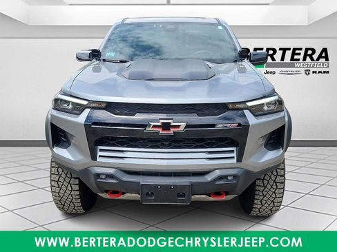 Used 2025 Chevrolet Colorado ZR2 w/ Technology Package AWD/4WD image 2