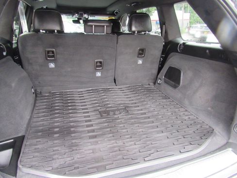 Used 2022 Jeep Grand Cherokee Overland AWD/4WD image 42