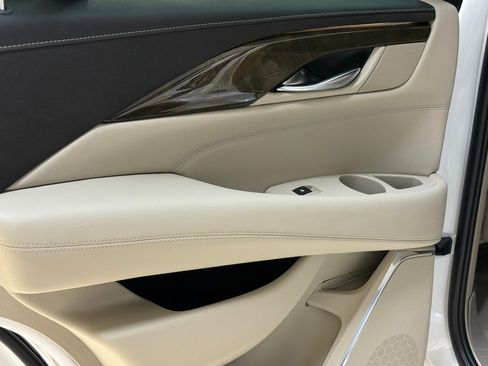 Used 2018 Cadillac Escalade Luxury image 40