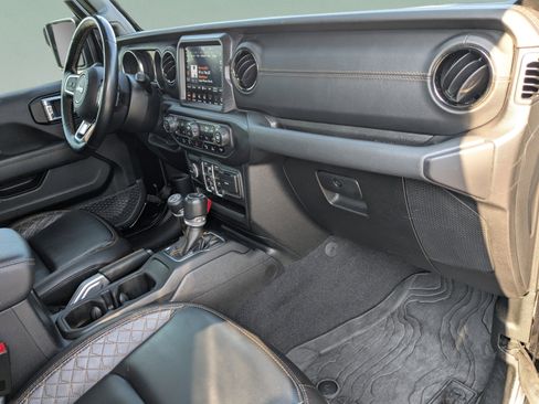 Used 2021 Jeep Gladiator Overland AWD/4WD image 9