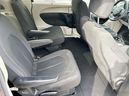 Used 2019 Chrysler Pacifica Touring Plus w/ Advanced Safetytec Group FWD image 28