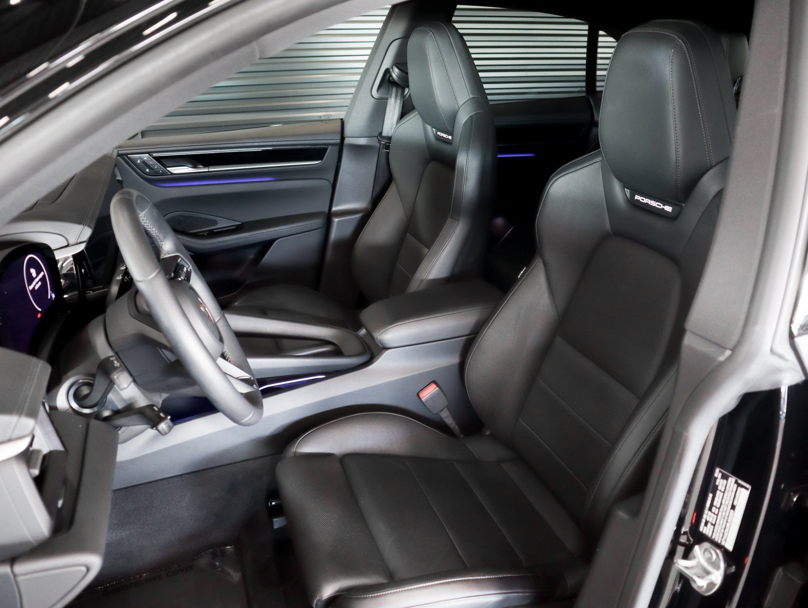 Certified 2024 Porsche Macan 4 Electric AWD/4WD image 5