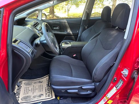 Used 2015 Toyota Prius V Three image 9