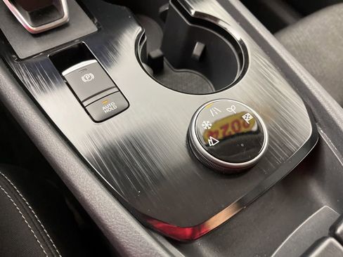 Used 2024 Nissan Rogue SV image 32