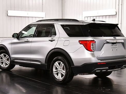 Used 2024 Ford Explorer XLT w/ Equipment Group 202A AWD/4WD image 5