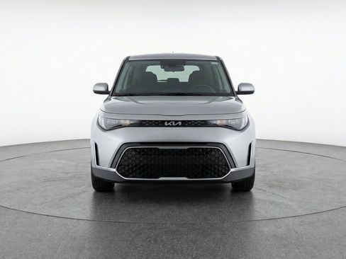 Used 2025 Kia Soul LX w/ LX Technology Package FWD image 2