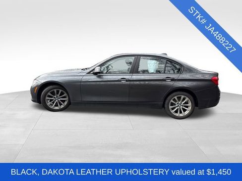 Used 2018 BMW 320i xDrive Sedan w/ Premium Package image 4