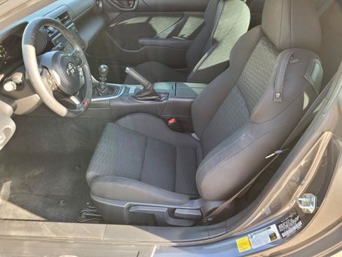 Used 2023 Toyota GR86 RWD image 3