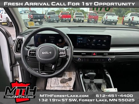Used 2025 Kia Sorento EX AWD/4WD image 11