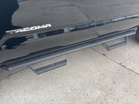 Used 2019 Toyota Tacoma TRD Sport image 15