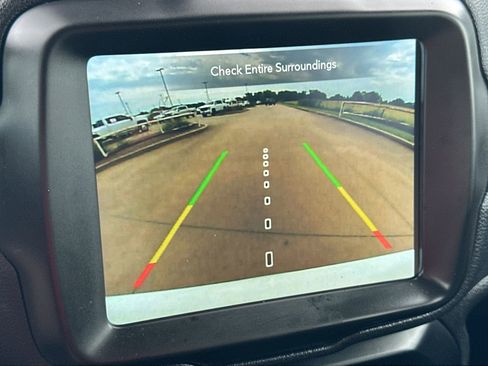 Used 2022 Jeep Renegade Altitude image 17