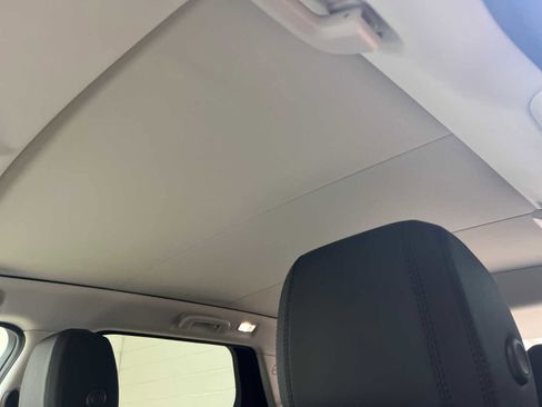 Used 2025 Land Rover Discovery Sport S image 14