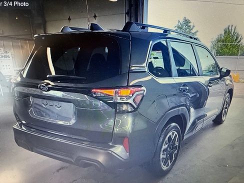 Used 2025 Subaru Forester Premium AWD/4WD image 4
