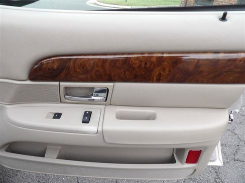Used 2009 Mercury Grand Marquis LS image 17