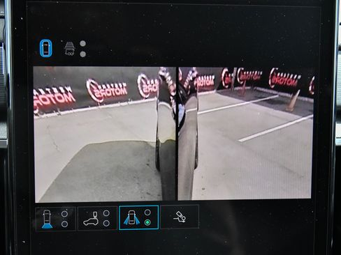 Used 2025 GMC Acadia Elevation image 24