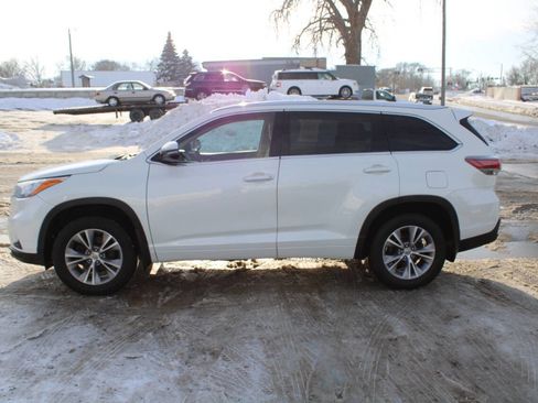 Used 2015 Toyota Highlander XLE image 4