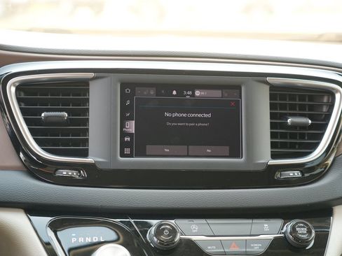 Used 2022 Chrysler Voyager LX FWD image 21
