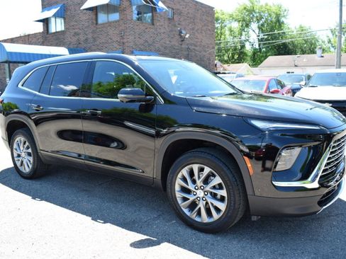 Used 2025 Buick Enclave Preferred w/ LPO, Floor Liner Package FWD image 4