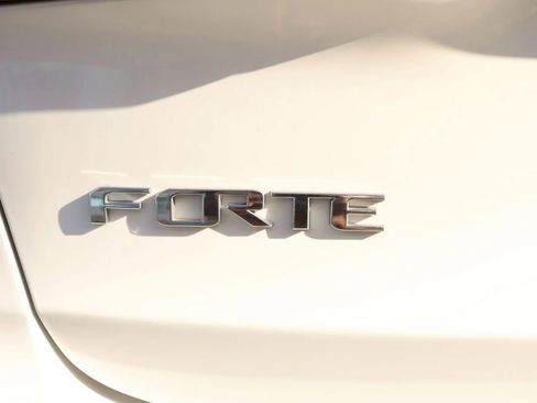 Used 2017 Kia Forte S w/ S Technology Package image 13