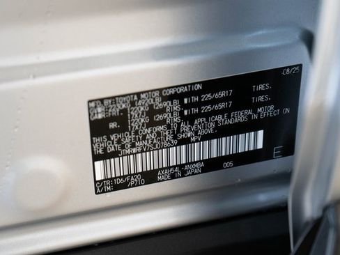 Used 2025 Toyota RAV4 XLE image 29