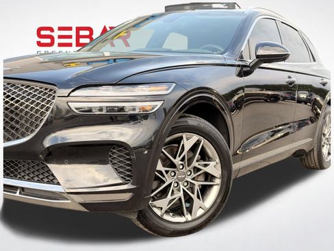 Used 2022 Genesis GV70 2.5T w/ Advanced Package AWD/4WD image 5