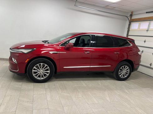 Used 2024 Buick Enclave Premium image 9