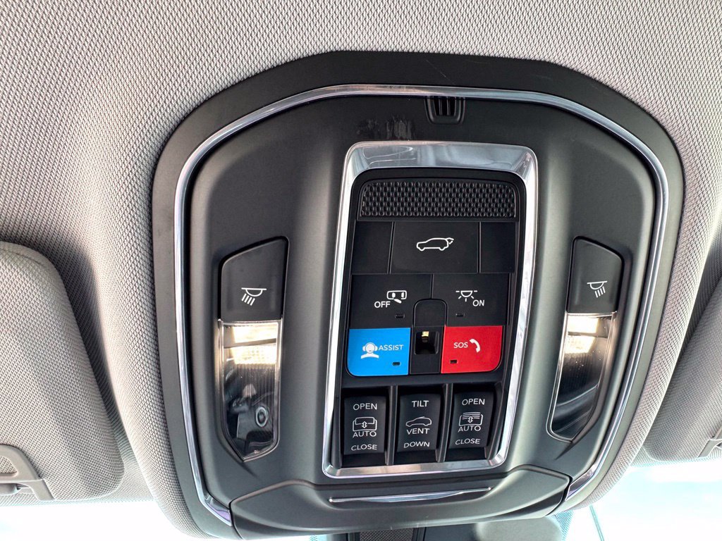 Used 2022 Jeep Grand Cherokee Limited AWD/4WD image 20