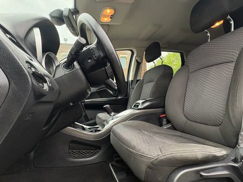 Used 2020 Dodge Journey SE FWD image 2