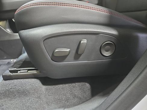 New 2026 Chevrolet Traverse RS w/ LPO, Floor Liner Package AWD/4WD image 31