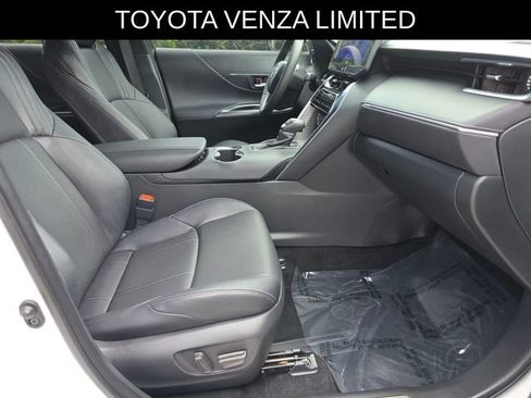 Used 2024 Toyota Venza Limited AWD/4WD image 10