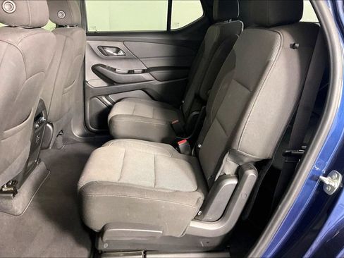 Used 2023 Chevrolet Traverse LT FWD image 3