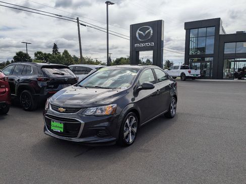 Used 2020 Chevrolet Sonic Premier FWD image 1