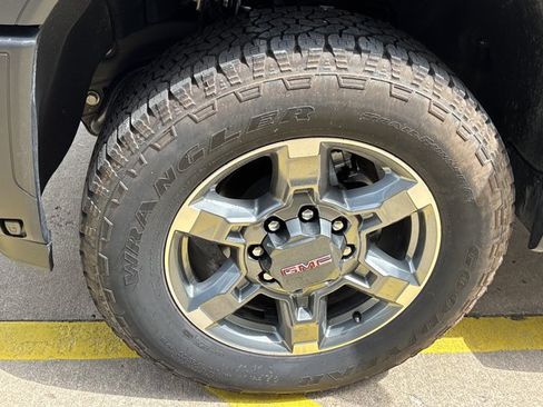New 2026 GMC Sierra 2500 SLT w/ SLT Premium Package AWD/4WD image 11