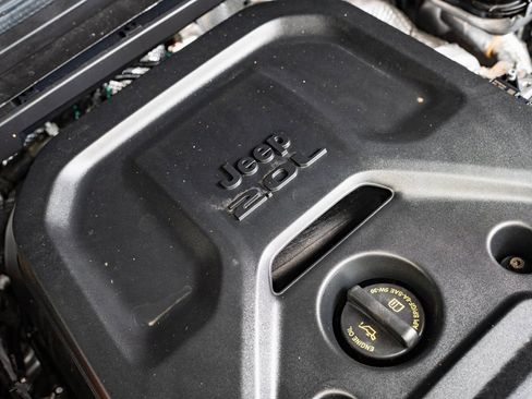 Used 2024 Jeep Wrangler Unlimited image 39