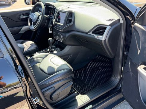 Certified 2022 Jeep Cherokee Latitude w/ Sun & Sound Group image 25