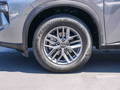 Used 2024 Nissan Rogue S FWD image 11