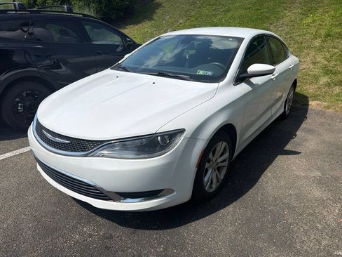 Used 2015 Chrysler 200 Limited FWD image 2
