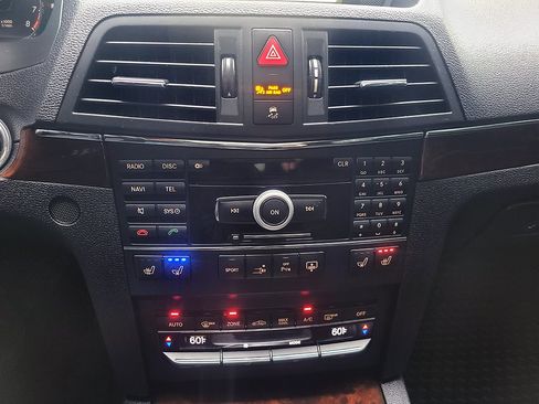 Used 2010 Mercedes-Benz E 550 Coupe image 29