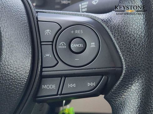 Used 2025 Toyota Corolla LE image 29