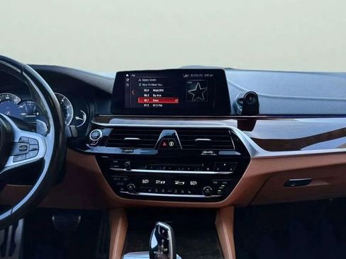 Used 2018 BMW M550i xDrive image 27