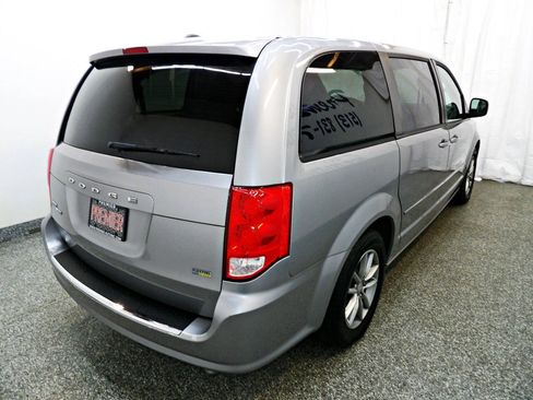 Used 2016 Dodge Grand Caravan SE FWD image 6