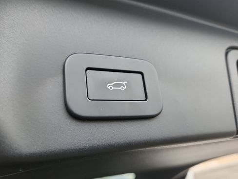 Used 2024 Land Rover Range Rover Evoque Dynamic SE image 15