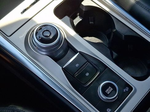 Used 2022 Ford Explorer XLT w/ Equipment Group 202A AWD/4WD image 15