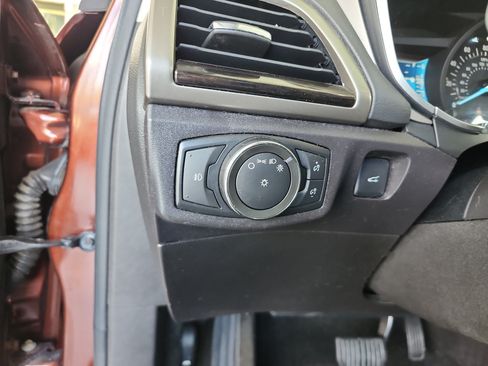 Used 2016 Ford Fusion SE w/ Equipment Group 202A FWD image 14