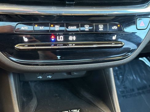 Certified 2024 Buick Envista Sport Touring FWD image 21