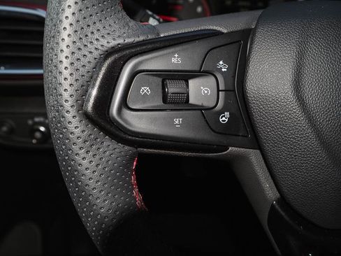 Used 2023 Chevrolet TrailBlazer RS image 33