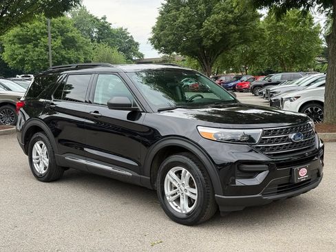 Used 2023 Ford Explorer XLT w/ Class IV Trailer Tow Package AWD/4WD image 1